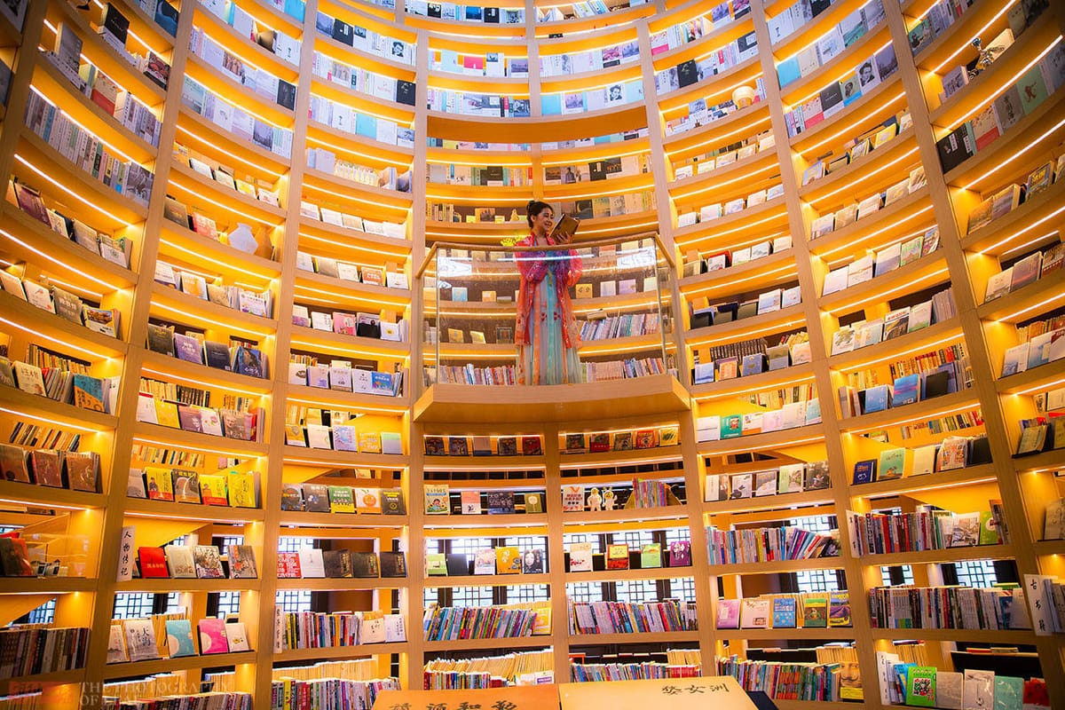 2022年全國(guó)公共圖書(shū)館總藏書(shū)13.6億冊(cè)/件