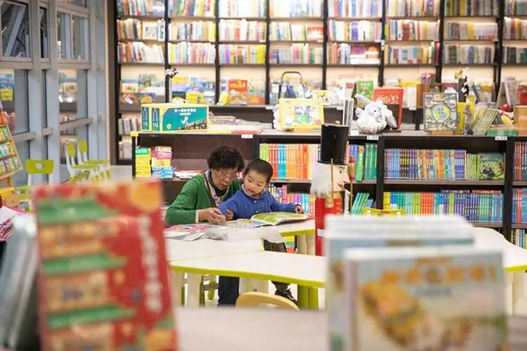 中關(guān)村圖書大廈重張開業(yè)，讀者贊嘆書店變美變潮變年輕了！