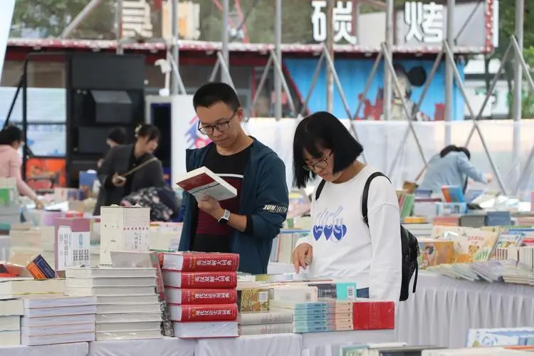 福建新華小型惠民書展受歡迎