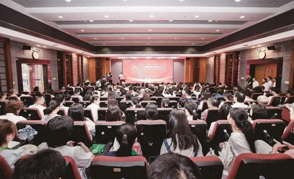 民進(jìn)中央?yún)⒄h政文化領(lǐng)域——為推動(dòng)文化產(chǎn)業(yè)建設(shè)高質(zhì)量發(fā)展貢獻(xiàn)力量